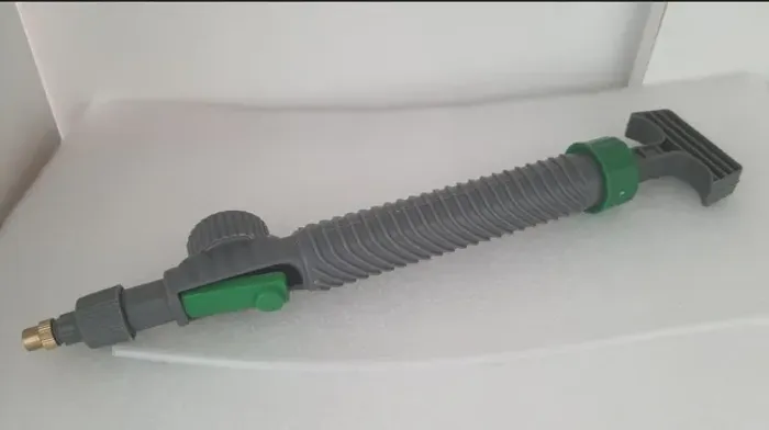 Esguichador para plantas e parabrisa de carro<br>