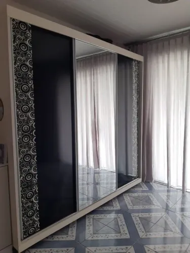 Guarda-roupa de correr com espelho
