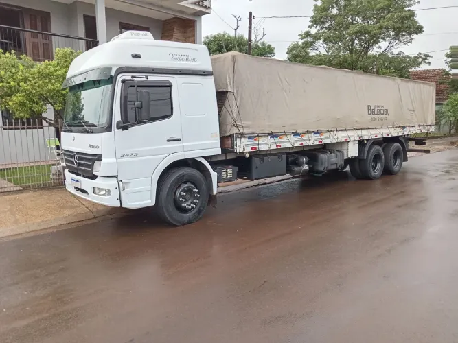 Vendo caminhao atego 2425 ano 2010