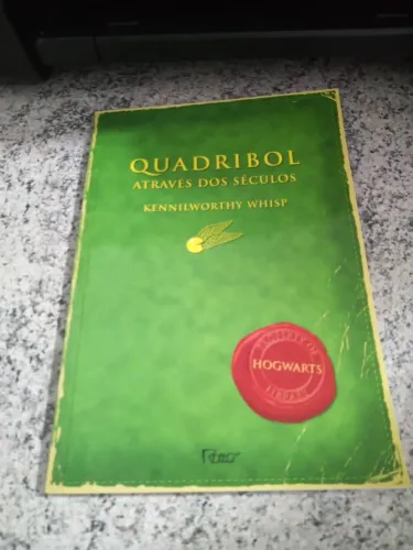 Quadribol Através dos Séculos - Livro Harry Potter