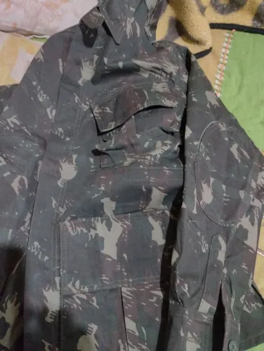 casaco camuflada tamanho G, é M tamanho G