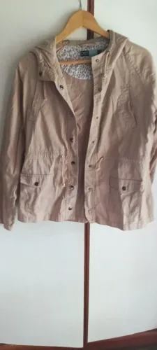 Blusa com capuz,tipo parca