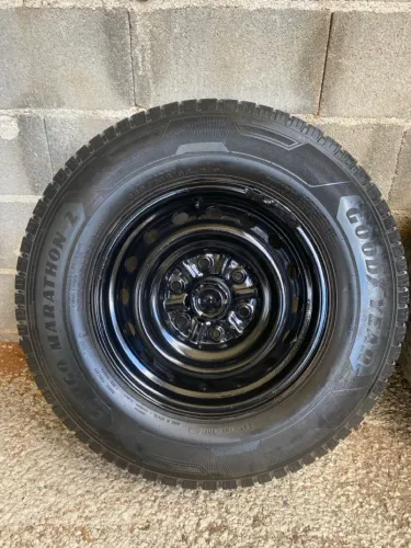 Vende-se Roda e Pneu Aro 16 Goodyear R$550 cada