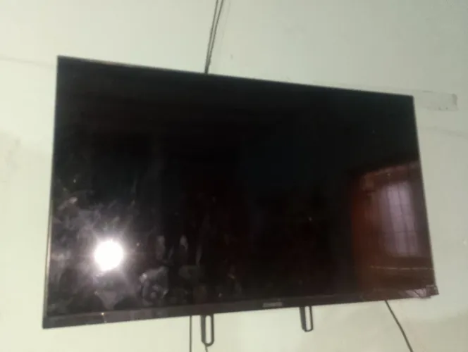 Vendo tv com defeito 