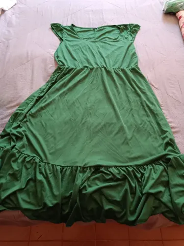 Vestido verde longo com babado