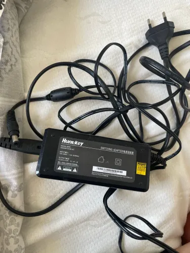 Fonte / Carregador Huntkey 12V 3.8A - Bivolt