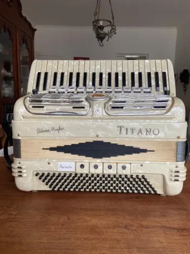 Acordeon Titano Palmer Hughes