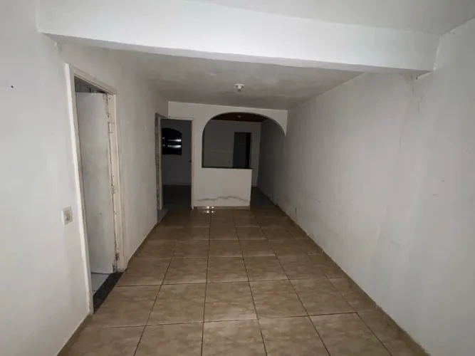 Casa independente 2 quartos e quintal 