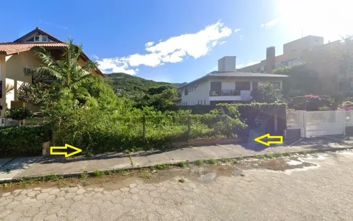 Terreno com 605m² em área nobre na Praia Brava - À venda em Florianópolis.