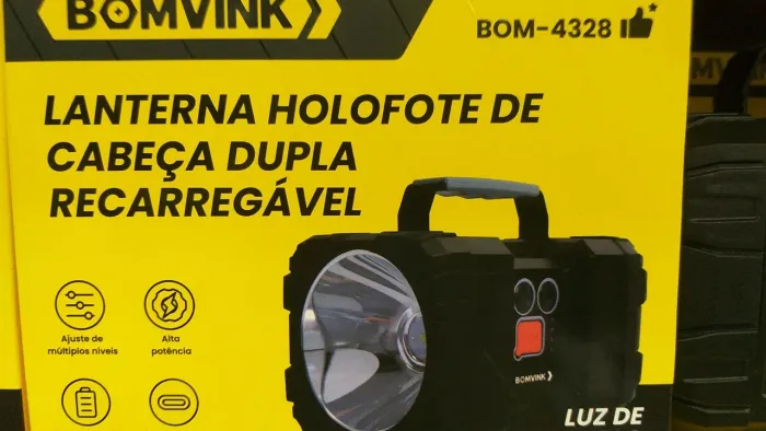 Holofote potente. Iluminação dupla. 