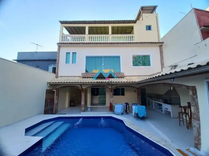 Maravilhosa Casa com 4 quartos, sendo 3 suíte, 277 m², toda reformada, à venda em Vista Al