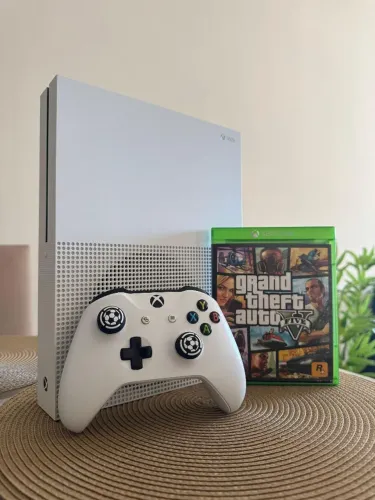 Xbox One S 1 TB + Controle + GTA V