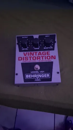 Pedal Behringer VD1 Vintage Distortion/Sustainer. 