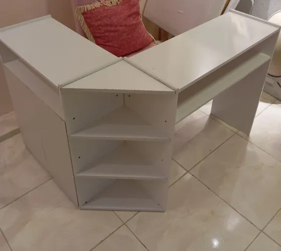 Mesa em L com nicho branca