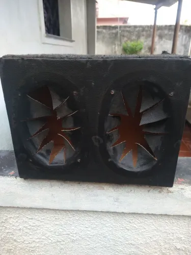 Caixa pequena para alto falante 6x9.