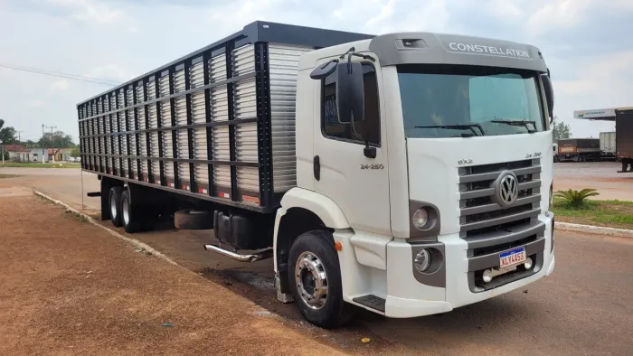 Vw 24250 constellation  boiadeiro ou chassi