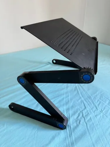 Suporte/Mesa Articulado Travas 360° Ajustáveis em Alumínio para NotebookMousepad