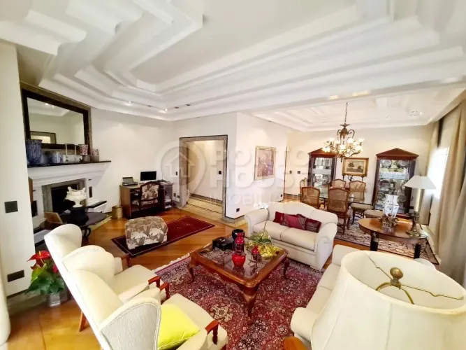 Cobertura duplex à venda em Moema, 472m², 3 suítes, 7 vagas, próximo ao metrô