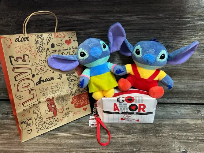 Kit Stitch: Pelúcias Casal Stitch e Necessaire Romântico