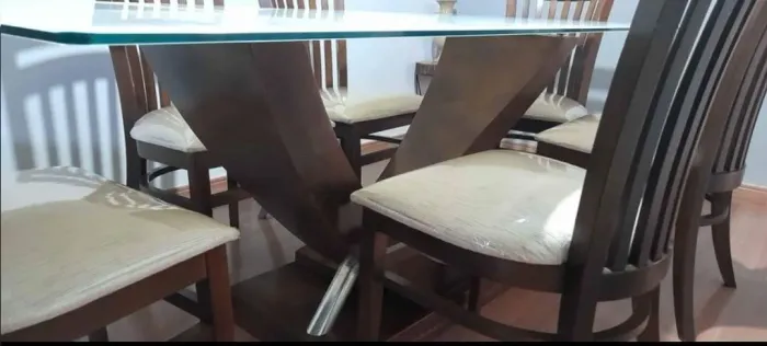 Mesa de Jantar de Madeira com Tampo de Vidro