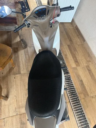 Honda Biz 2024 branca única dona 