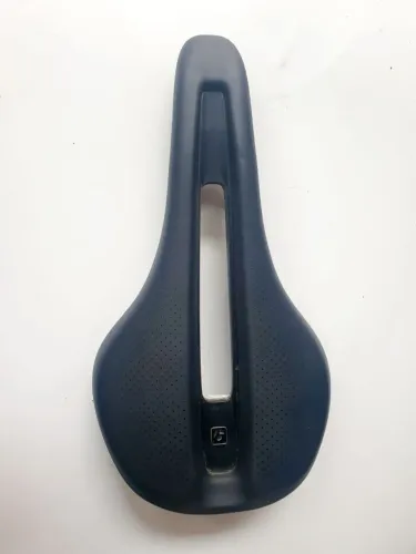 Selim Bontrager Verse Comp 145mm vazado usado 