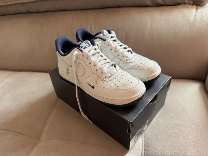 Nike Air Force 1 07 LV8