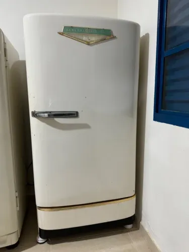 Geladeira antiga General Electric