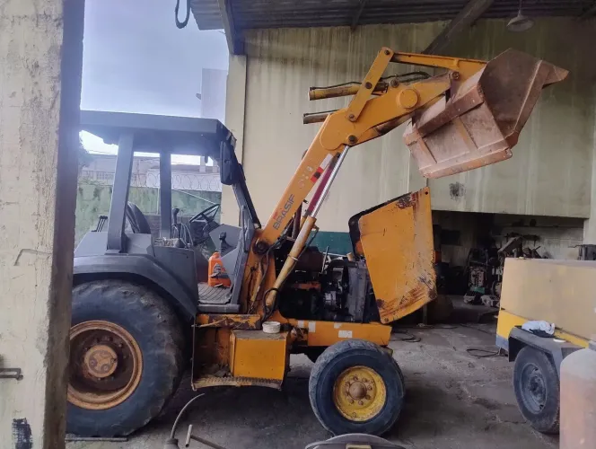 Retroescavadeira case 