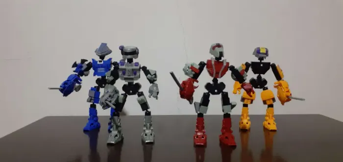 Robô Guerreiro Xalingo (Vermelho, Cinza, Amarelo e Azul)