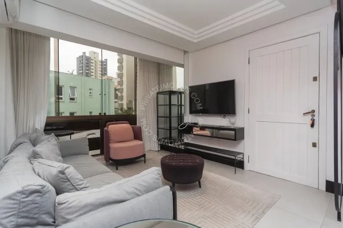 Cobertura mobiliada para alugar no Petrópolis com 2 quartos