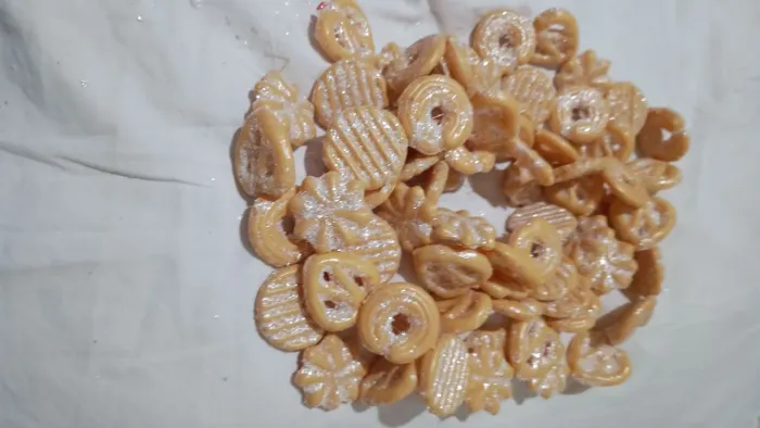 Modelo artificial de cookies em formatos diferentes açucarados,72 pecas,ideal para enfeite