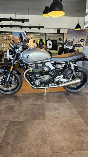 TRIUMPH SPEED TWIN