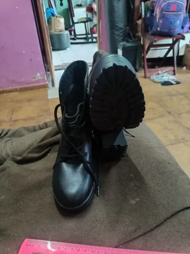 Bota Viamarte Couro preta N° 38 semi Nova usou 1x 