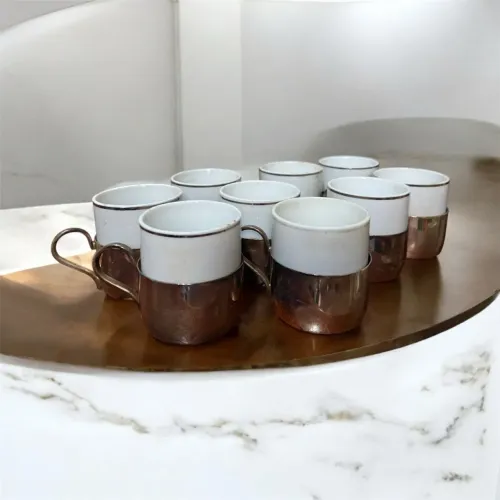 Conjunto de porcelana com suporte de prata