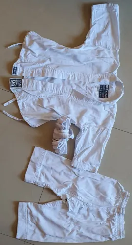 Kimono infantil 2-3 anos de karatê