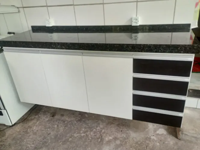 Armário 1,70 branco com gavetas pretas 100%mdf