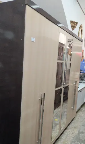 Guarda roupa na cor meipo 2,43 comprimento 2,30 altura 