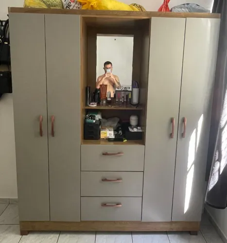 Guarda-Roupa Moderno com penteadeira e espelho