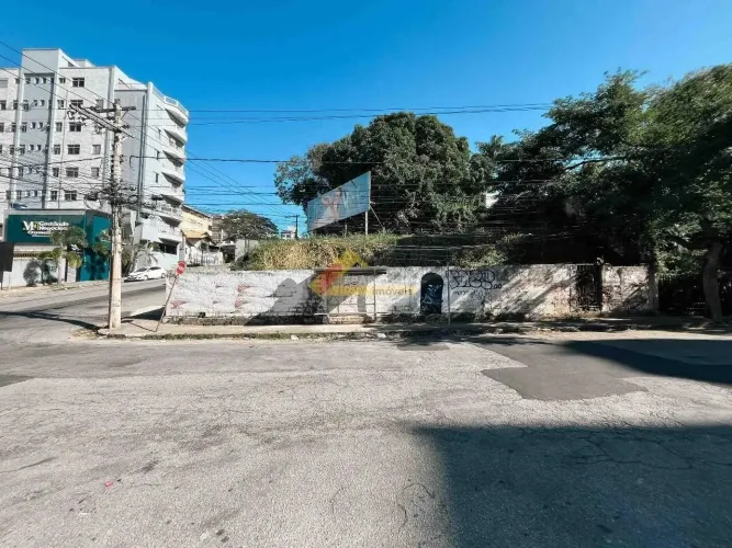 Lote localizado no Centro