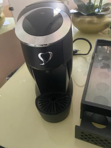 Vendo cafeteira três corações touch / e suporte de cápsulas 