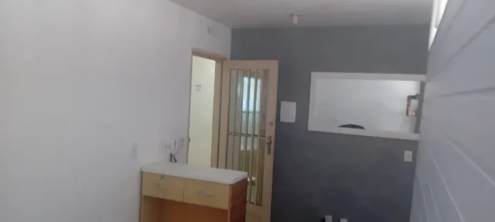 Sala Comercial na Rua Cândido Benício com Ar, Internet, Divisória mobiliada 30 m2