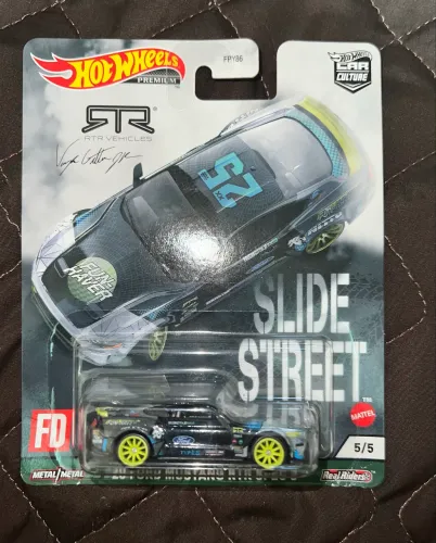 Hotwheels Premium Ford Mustang RTR Spec 5