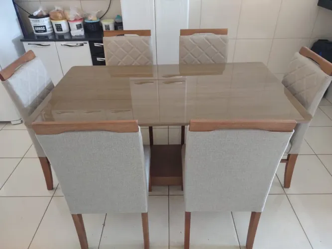 Mesa de Jantar madeira com 6 Cadeiras - Elegância para sua casa