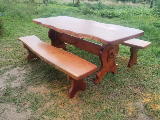 Mesa Rustica com Bordas organicas em madeira de jaqueira 