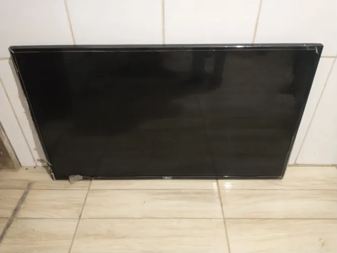 Smart TV LG 49 Full HD Modelo LG49LH5700, para concerto. 