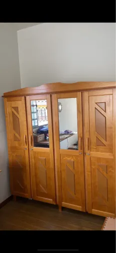 VENDE-SE GURDA ROUPA MADEIRA VINTAGE 