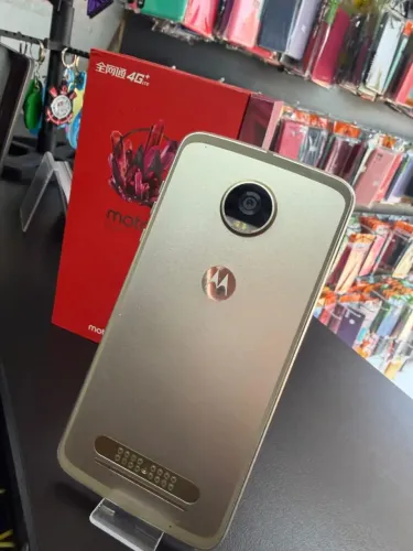Moto z2 play 
