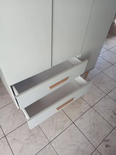 Vendo um guarda roupa em perfeito estado