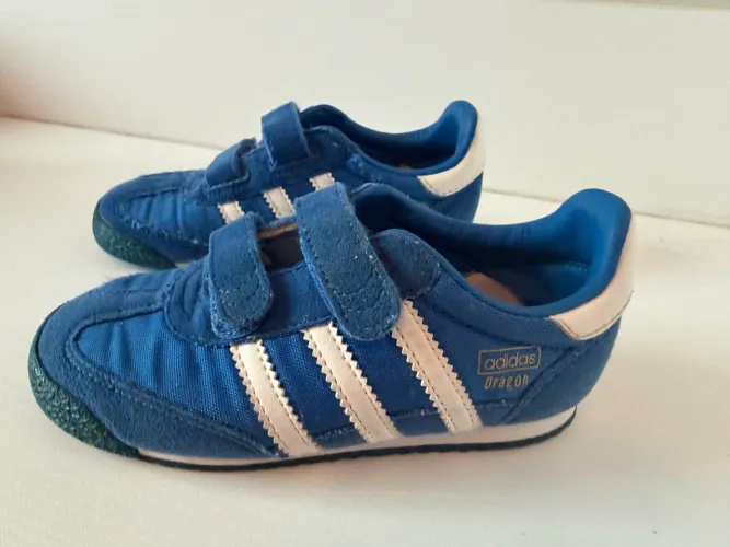 Tênis Adidas Dragon infantil azul com velcro. TAM: 25
